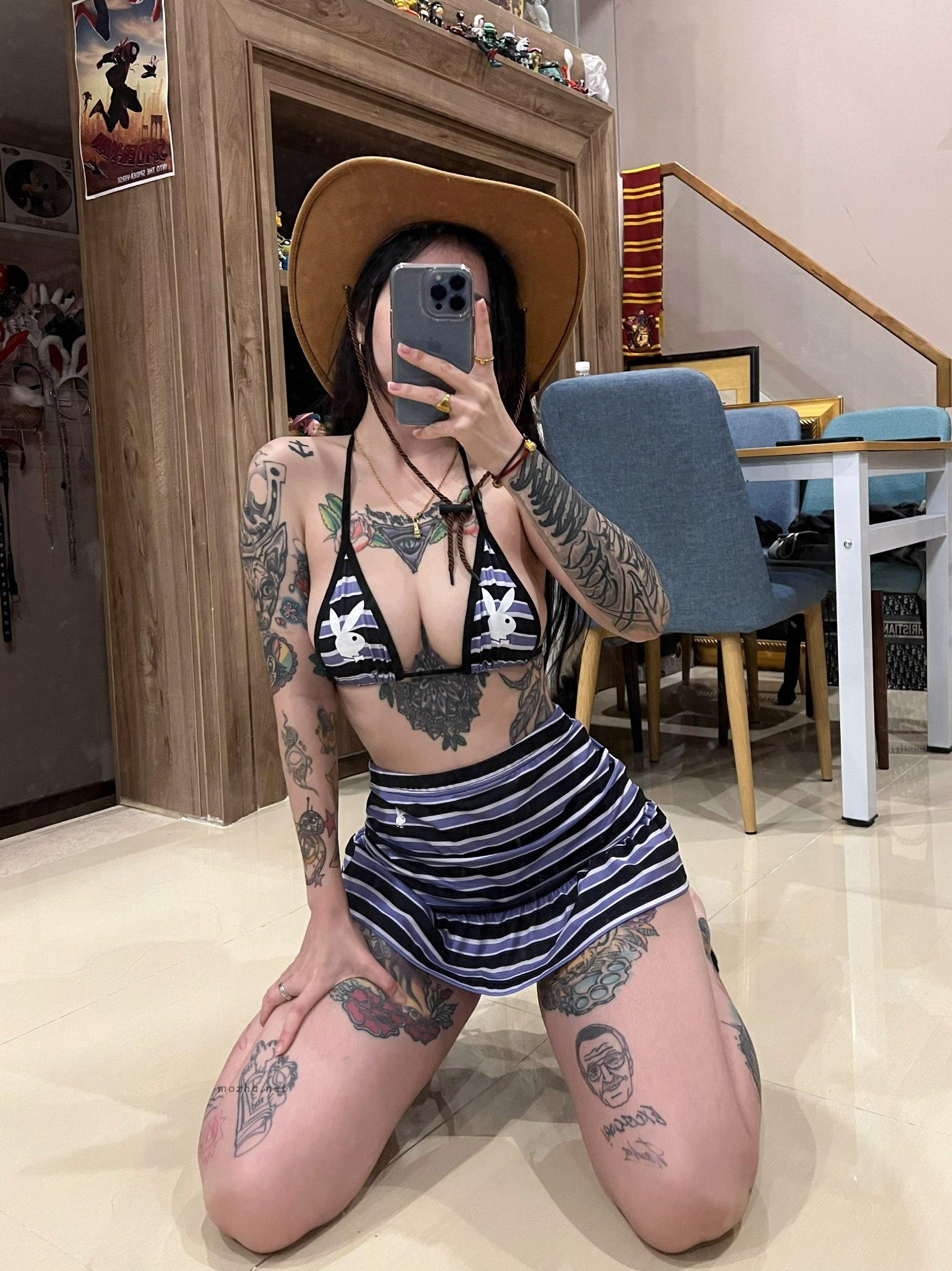 卡通百科老王 – 去海边穿这套怎么样【20P】